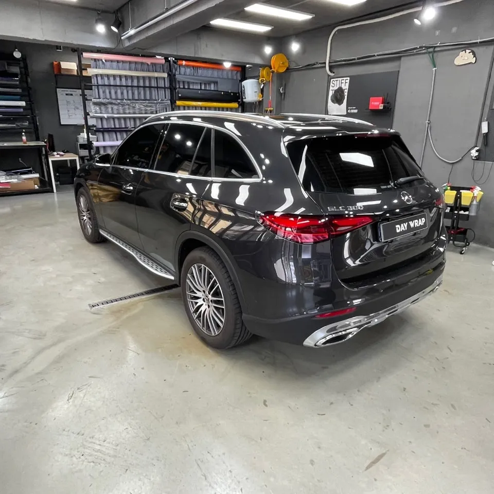 Mercedes-Benz GLCのカーラッピング事例:クロームパーツのブラックアウト 施工写真 1-3