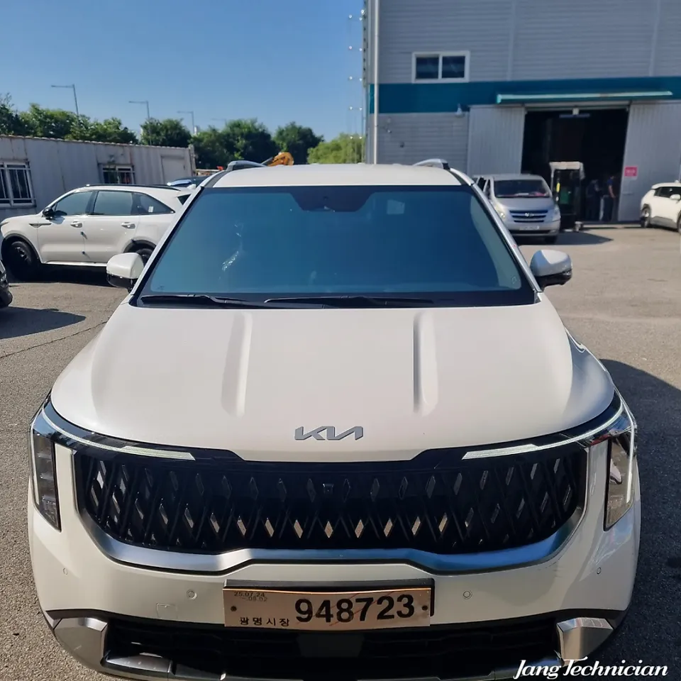 Kia Carnival KA4のカーフィルム施工事例 施工写真 6