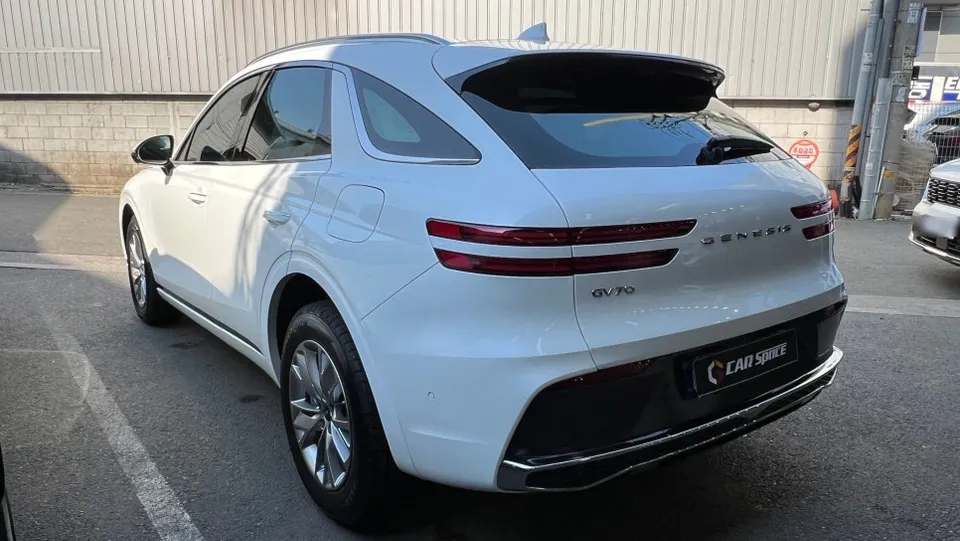 Genesis GV70 new car package - Genesis GV70 Window Tinting & PPF Package Review photo 4