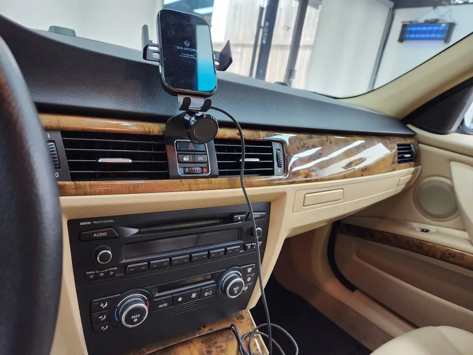 BMW 3 Seriesのカーラッピング事例|費用目安・仕上がり 施工写真 4-1