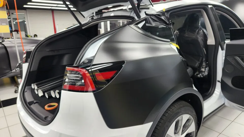 Tesla Model YのPPF施工事例 施工写真 2-2