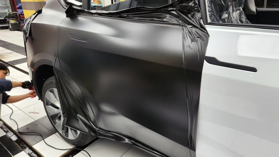 Tesla Model YのPPF施工事例 施工写真 3-2