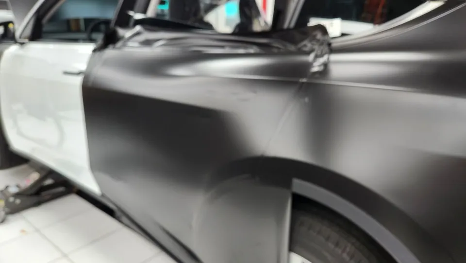 Tesla Model YのPPF施工事例 施工写真 4-2