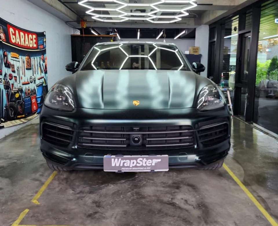 Porsche Cayenne E3 vinyl wrap - Porsche Cayenne E3 Vinyl Wrap Review — Cost & Durability photo 3