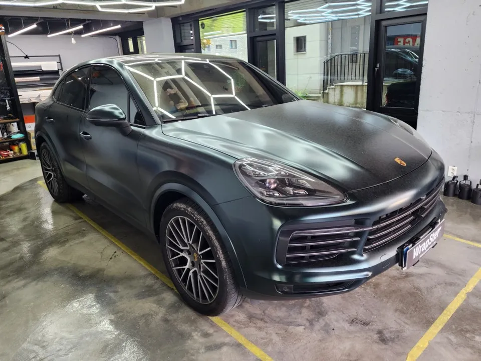 Porsche Cayenne E3 vinyl wrap - Porsche Cayenne E3 Vinyl Wrap Review — Cost & Durability photo 4