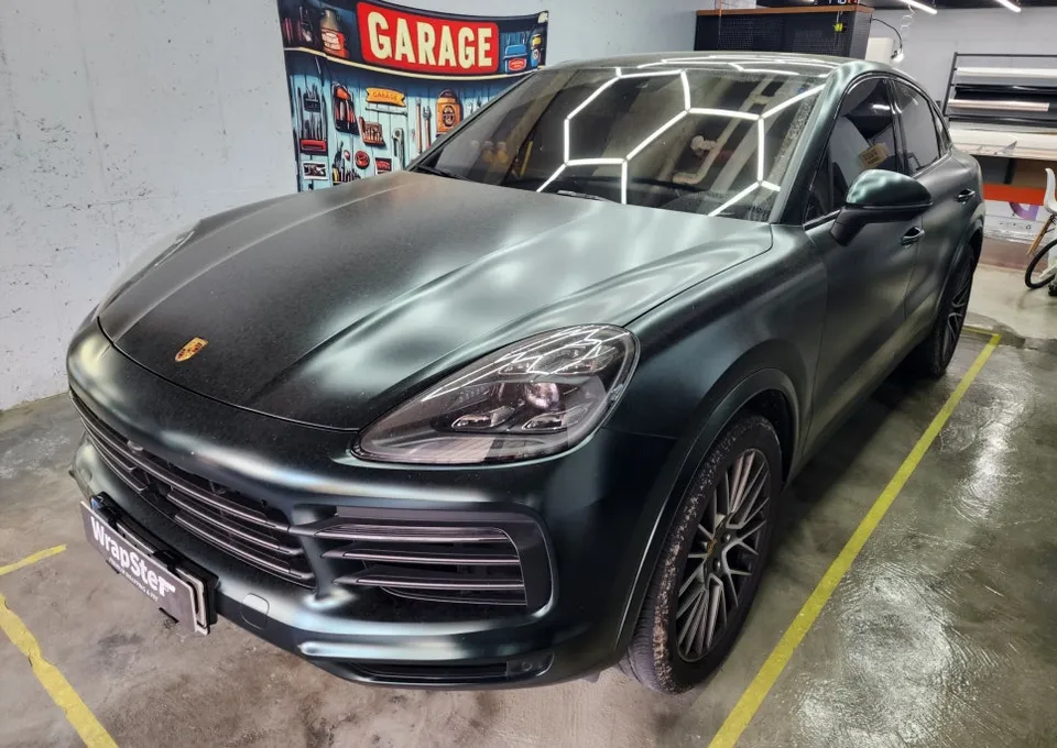 Porsche Cayenne E3のカーラッピング事例 施工写真 1-2