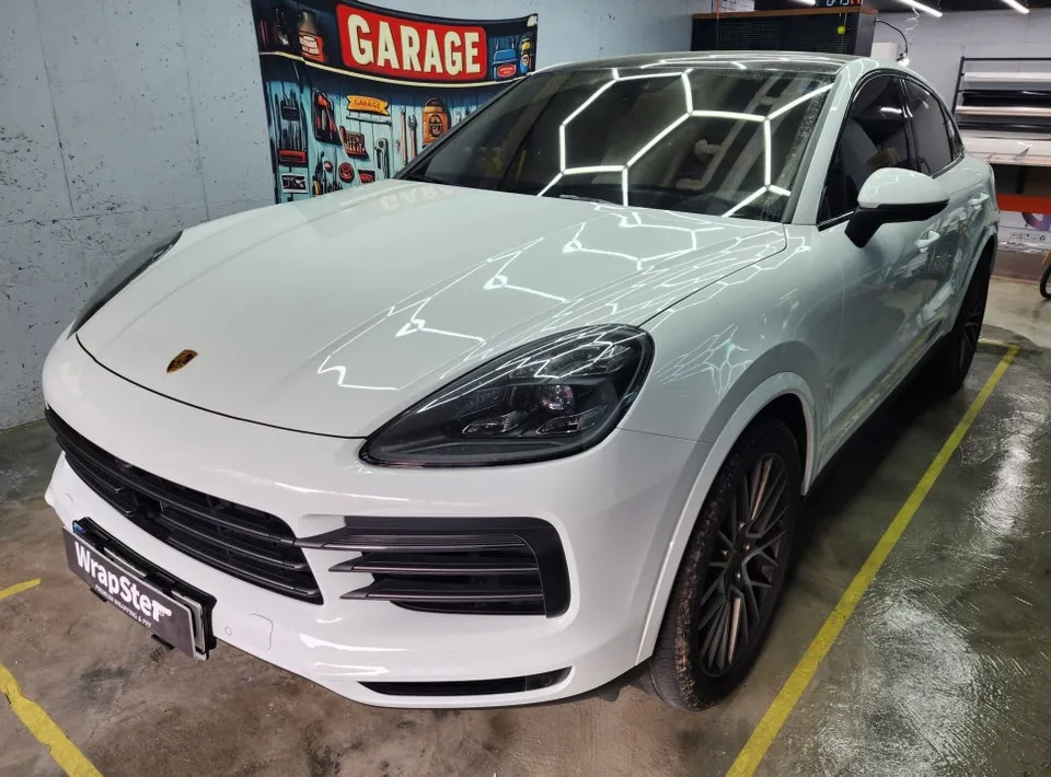 Porsche Cayenne E3のカーラッピング事例 施工写真 2-2