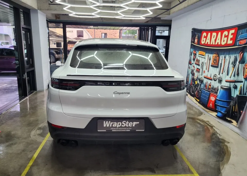 Porsche Cayenne E3のカーラッピング事例 施工写真 4-2