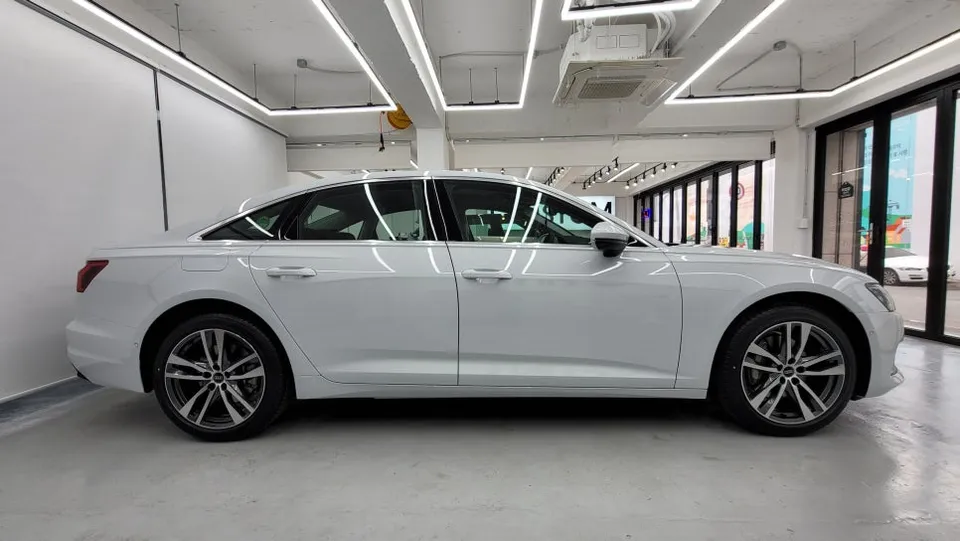 Audi A6のカーフィルム施工事例|断熱・スモーク効果 施工写真 2-1