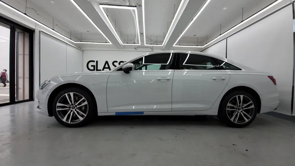 Audi A6のカーフィルム施工事例|断熱・スモーク効果 施工写真 4-1