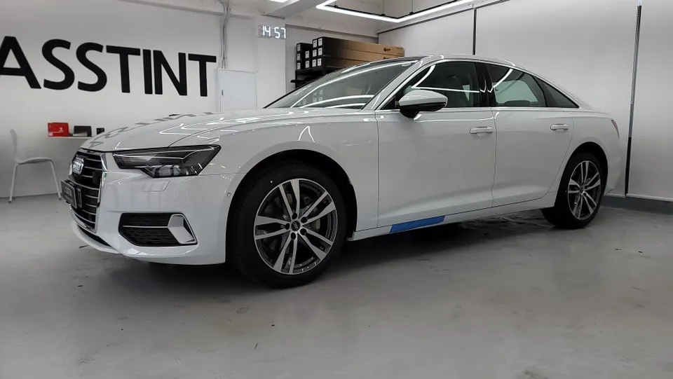 Audi A6のカーフィルム施工事例|断熱・スモーク効果 施工写真 1-2