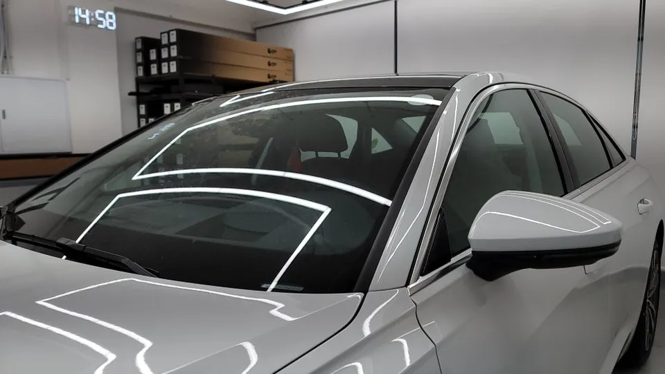 Audi A6のカーフィルム施工事例|断熱・スモーク効果 施工写真 2-2