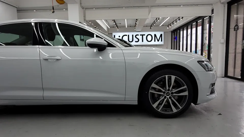 Audi A6のカーフィルム施工事例|断熱・スモーク効果 施工写真 3-2