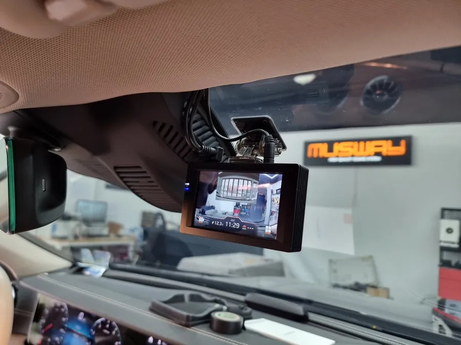 Mercedes-Benz CLS dash cam - Mercedes-Benz CLS Dash Cam Installation Review photo 3
