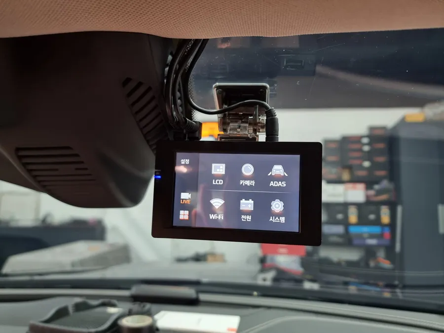 Mercedes-Benz CLS dash cam - Mercedes-Benz CLS Dash Cam Installation Review photo 4