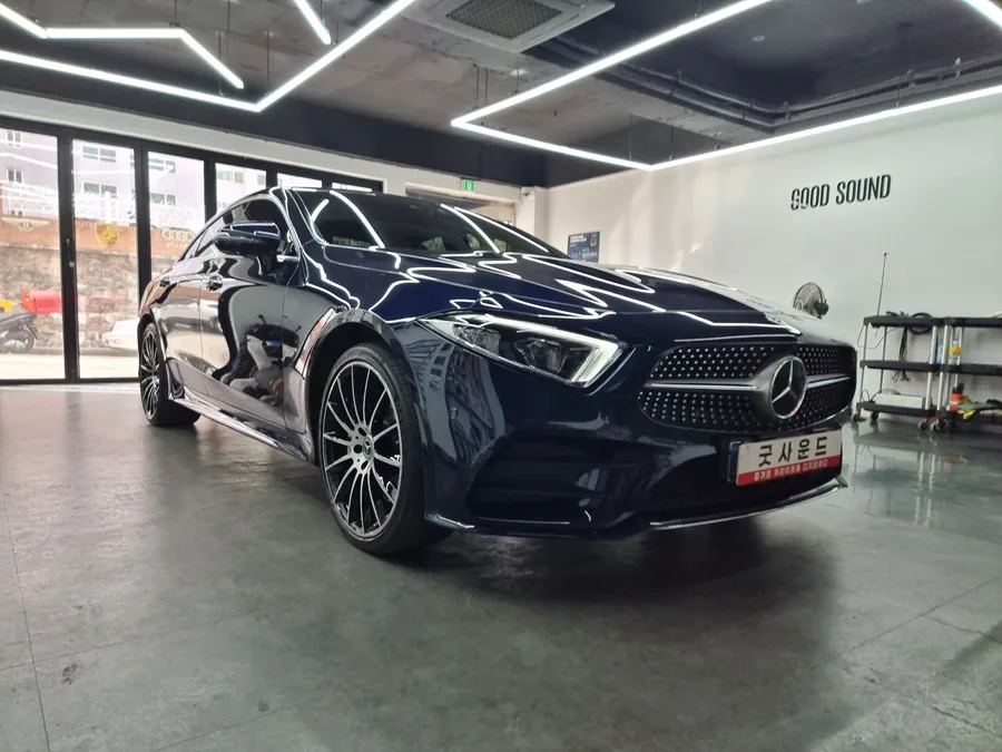 Mercedes-Benz CLSのドライブレコーダー取付事例 施工写真 1-2
