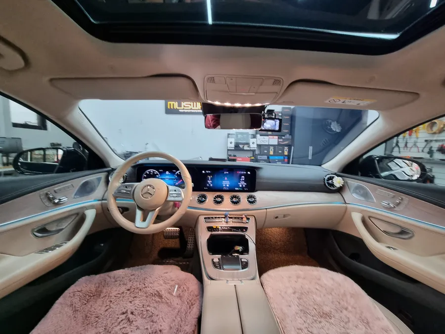 Mercedes-Benz CLSのドライブレコーダー取付事例 施工写真 2-2