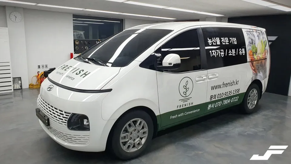 Hyundai Stariaのカーラッピング事例|費用目安・仕上がり 施工写真 3-2