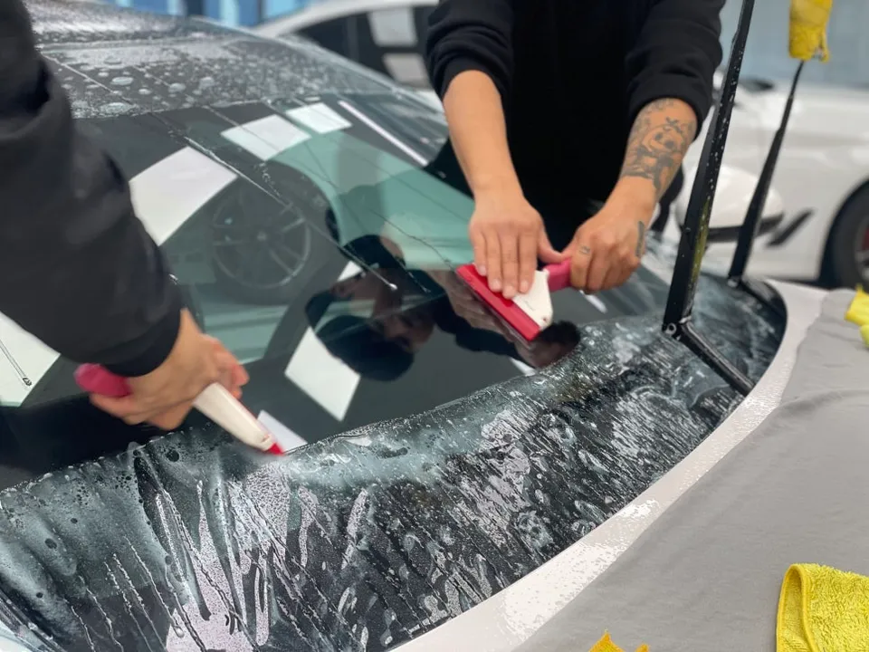 Kia K5のPPF施工事例|フロントガラスの飛び石対策 施工写真 2-2