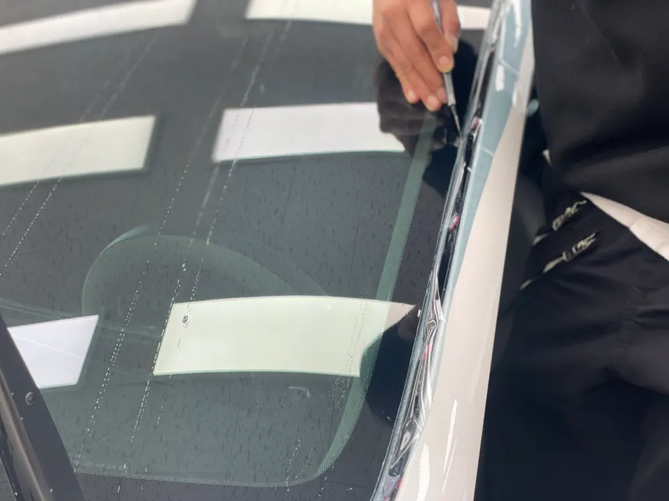 Kia K5のPPF施工事例|フロントガラスの飛び石対策 施工写真 3-2