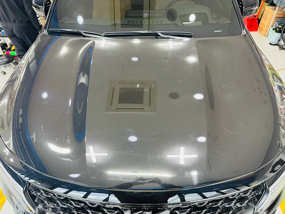 Kia Sorentoのカーラッピング事例 施工写真 2-2