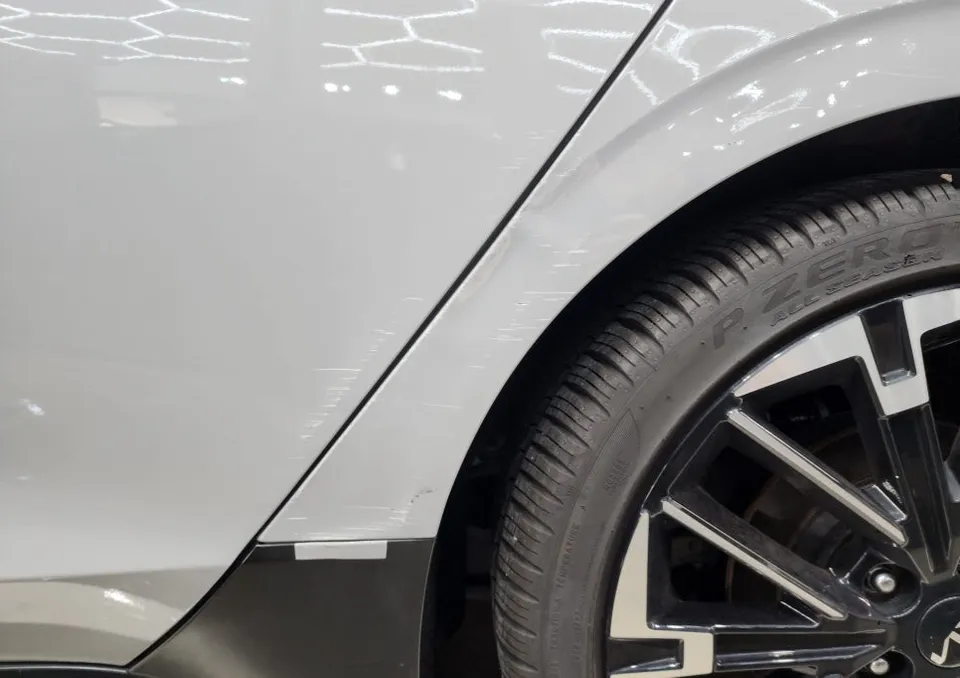 Kia K5のカーラッピング事例|サテンブラック部分施工 施工写真 4-2