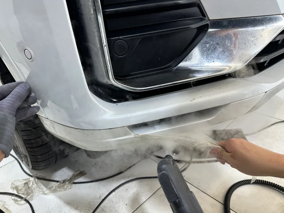 BMW X7のカーラッピング事例|サテンブラックとクロームdelete 施工写真 4-2