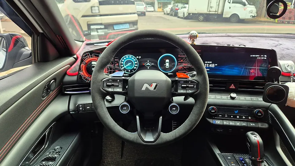 Hyundai Elantra N steering wheel - Hyundai Elantra N Steering Wheel Customization Review photo 5