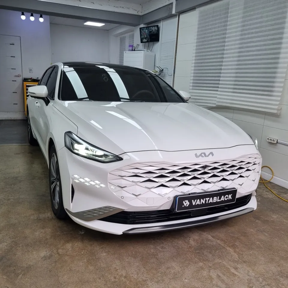 Kia K8のカーラッピング事例：クローム除去で洗練された印象に 施工写真 2-1