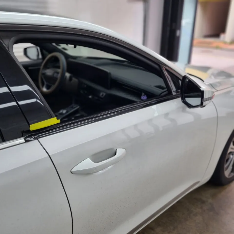 Kia K8のカーラッピング事例：クローム除去で洗練された印象に 施工写真 3-2