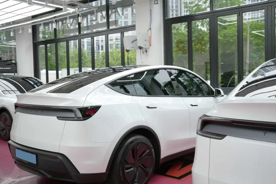 Tesla Model Y window tinting - Tesla Model Y Window Tinting Review: Choosing the Right Tint Dark photo 4