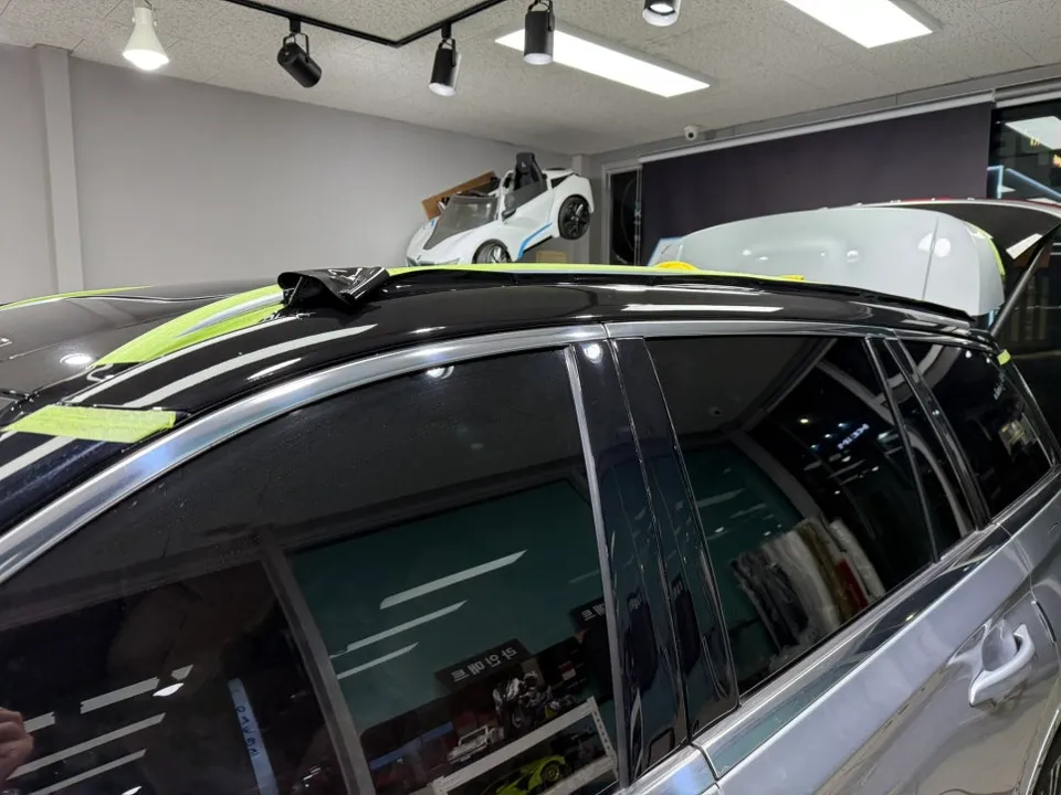 Lincoln AviatorのPPF施工事例 施工写真 3-2