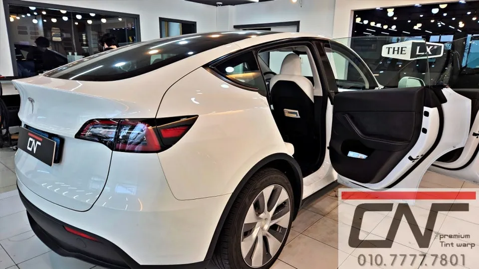 Tesla Model Y window tinting - Tesla Model Y Window Tinting Review: Solar Gard Quantum 37% photo 4