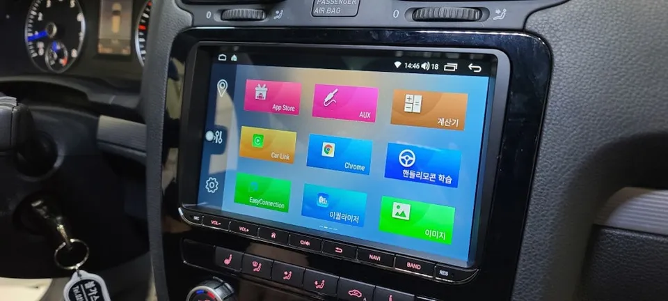 Volkswagen SciroccoのAndroid Auto・CarPlay取付事例 施工写真 3-1