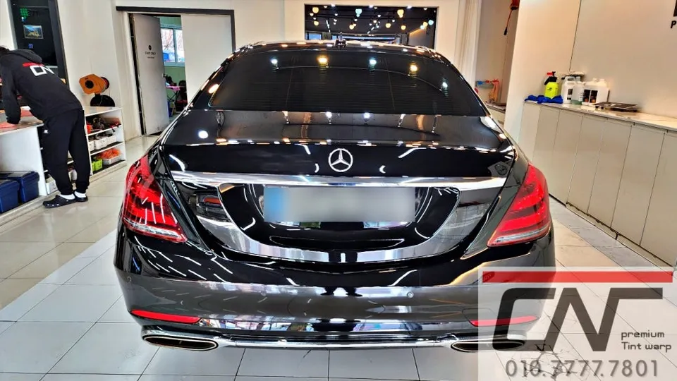 Mercedes-Benz S-Class W222 カーフィルム施工事例：費用目安と仕上がり 施工写真 3-2