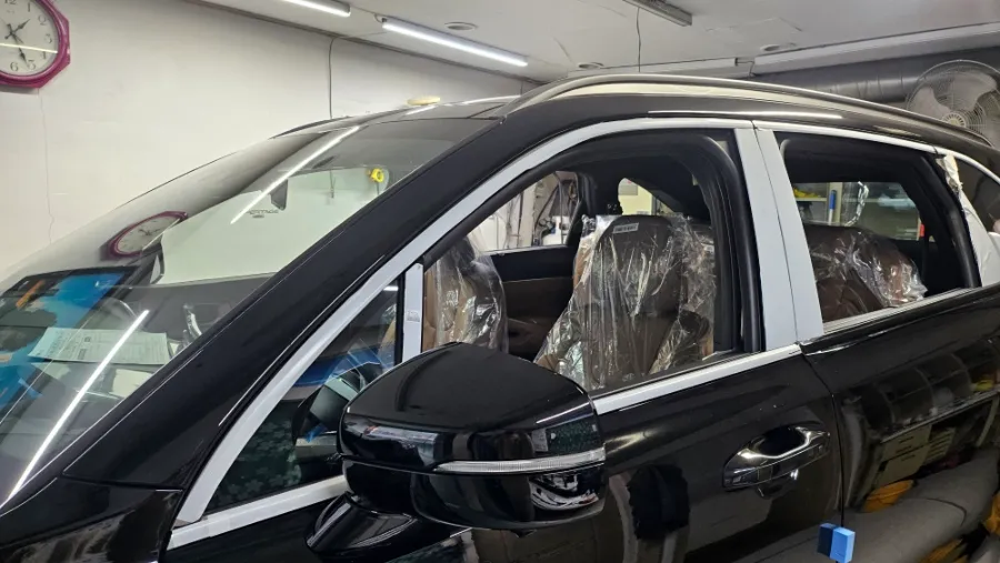 Kia Sorento MQ4 vinyl wrap - Kia Sorento MQ4 Vinyl Wrap Review — Sporty Black Package photo 3
