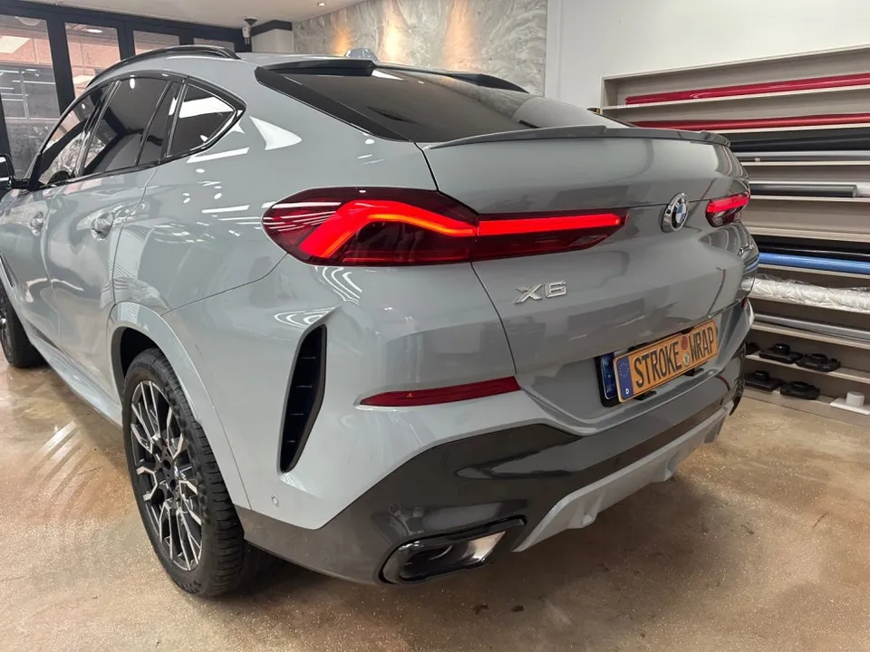 BMW X6のカーラッピング事例|内装・外装のカスタム 施工写真 2-1