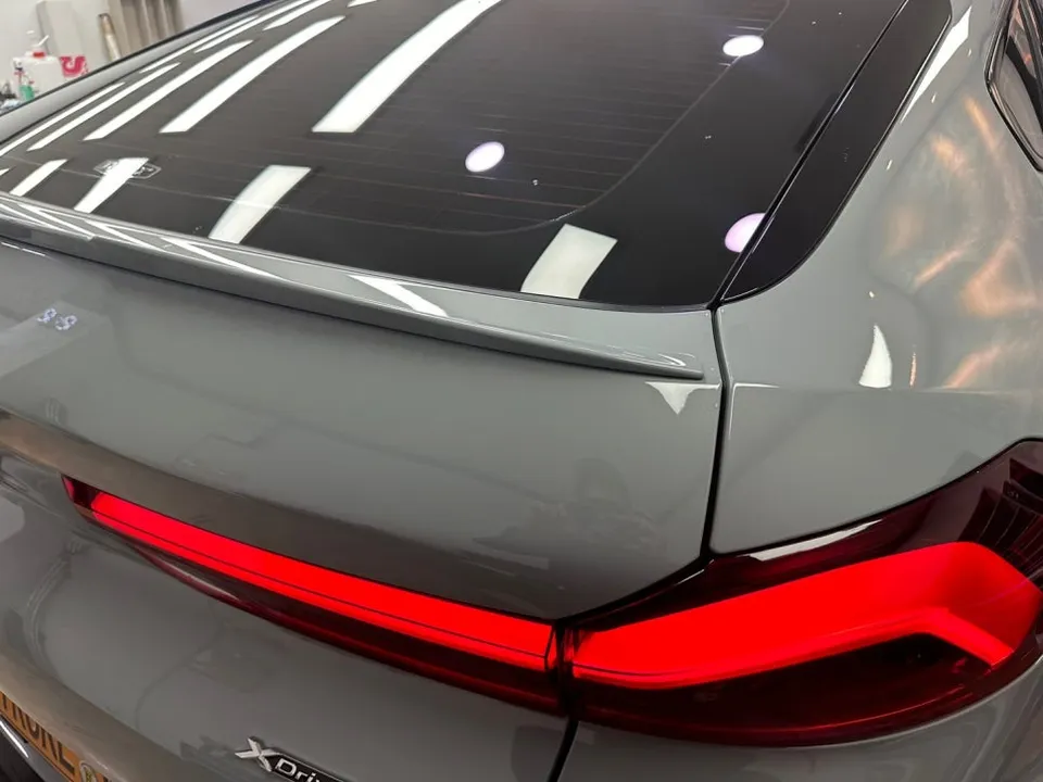 BMW X6のカーラッピング事例|内装・外装のカスタム 施工写真 3-1
