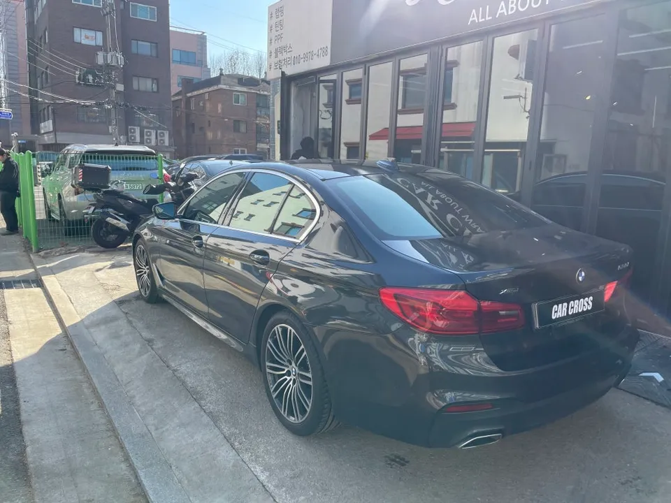 BMW 5 Series G30 ambient lighting - BMW 5 Series G30 Ambient Lighting Review - Cost & Results photo 3