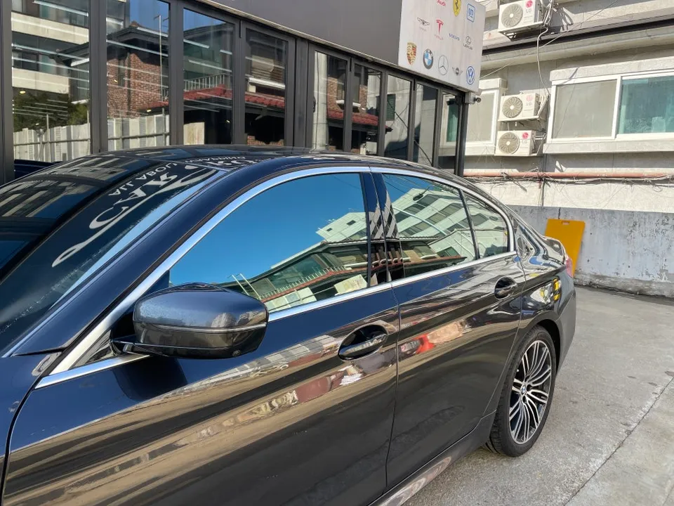 BMW 5 Series G30 ambient lighting - BMW 5 Series G30 Ambient Lighting Review - Cost & Results photo 4