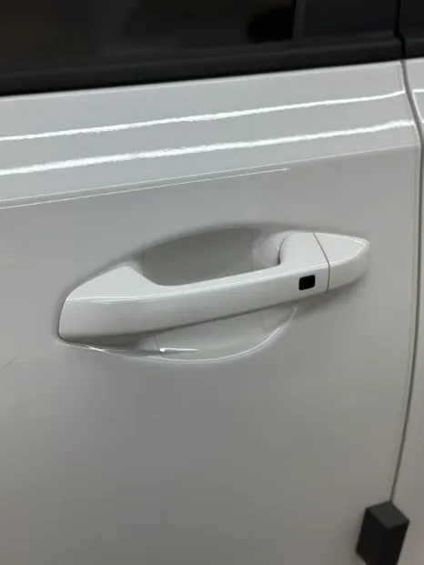Kia K3 vinyl wrap - Kia K3 Vinyl Wrap Review: Stunning White Pink Transformation photo 5