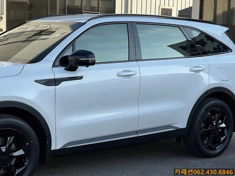 Kia Sorento MQ4のカーフィルム施工事例|費用目安・仕上がり 施工写真 1-3