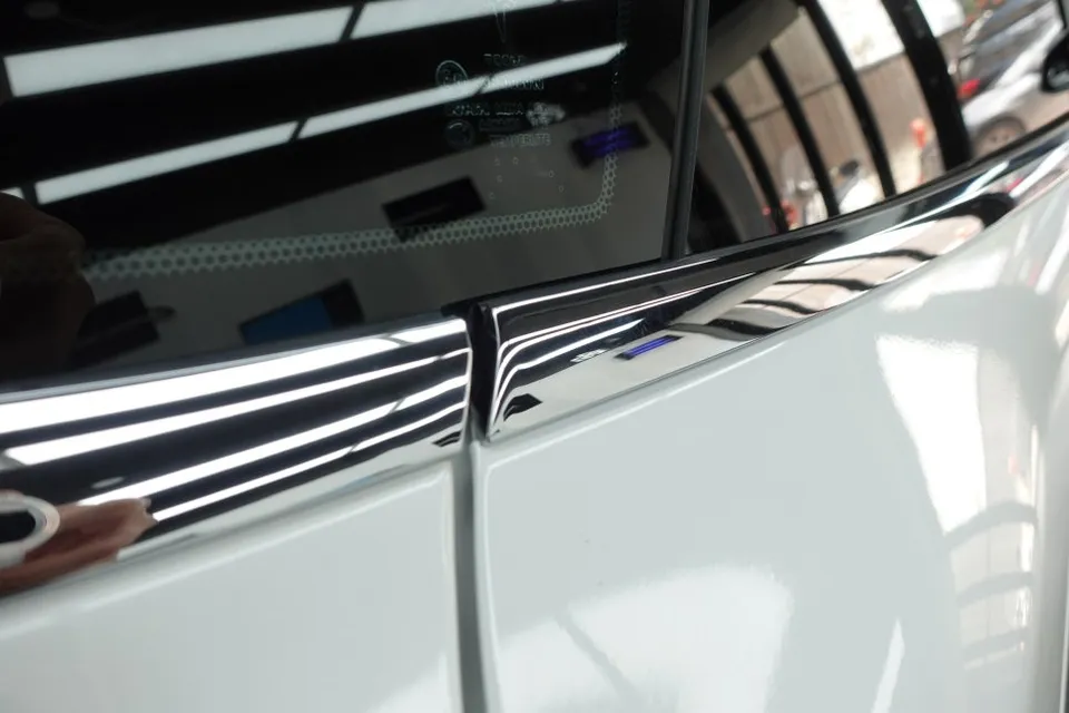 Tesla Model Sのカーラッピング事例|費用目安・仕上がり 施工写真 1-3