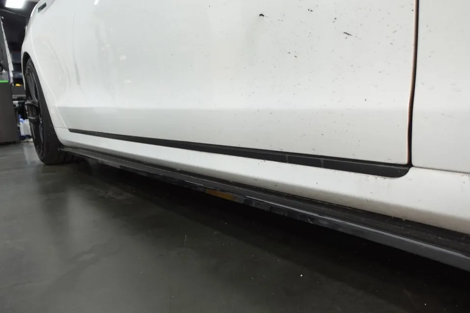 Tesla Model Sのカーラッピング事例|費用目安・仕上がり 施工写真 2-3