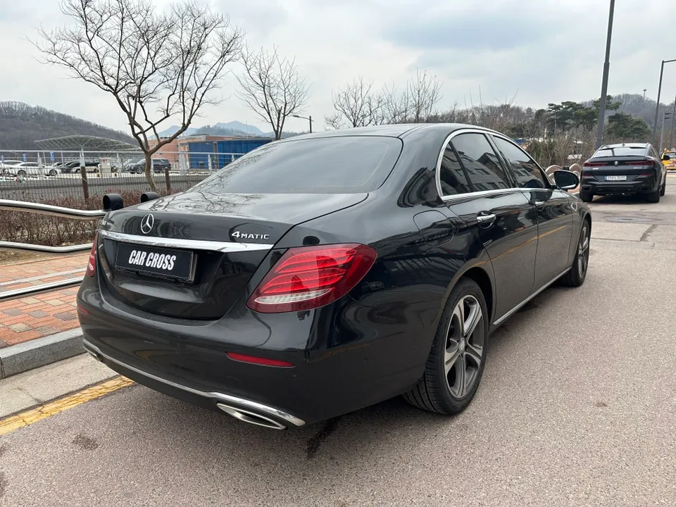 ベンツ W213 カーラッピング事例|3Mホワイトゴールドの輝き 施工写真 2-1