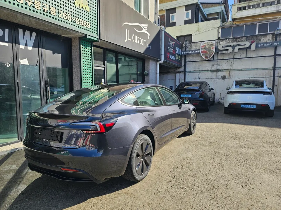 Tesla Tesla seat ventilation - Tesla Model 3 Seat Ventilation & Heating Review photo 4