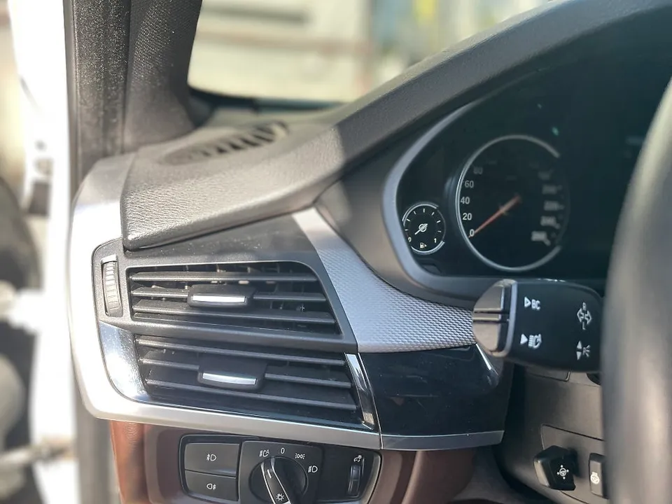 BMW X5 F15 vinyl wrap - BMW X5 F15 Vinyl Wrap Review: Cost & Results photo 4