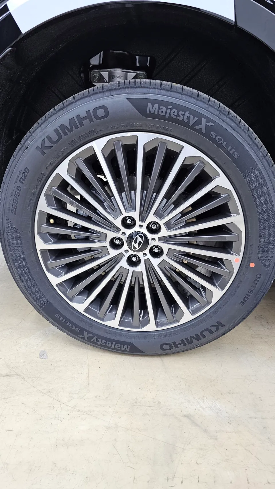 Hyundai Palisade wheel repair - Hyundai Palisade Wheel Repair & Painting Review photo 2