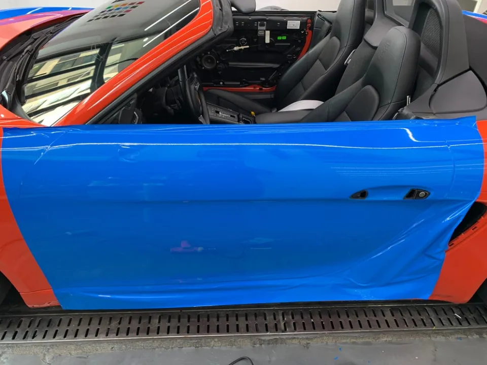ポルシェ911のカーラッピング事例|色替えで劇的変化 施工写真 3-1