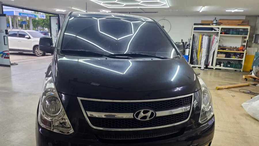 Hyundai Starexのカーラッピング事例|費用目安・仕上がり 施工写真 2-2
